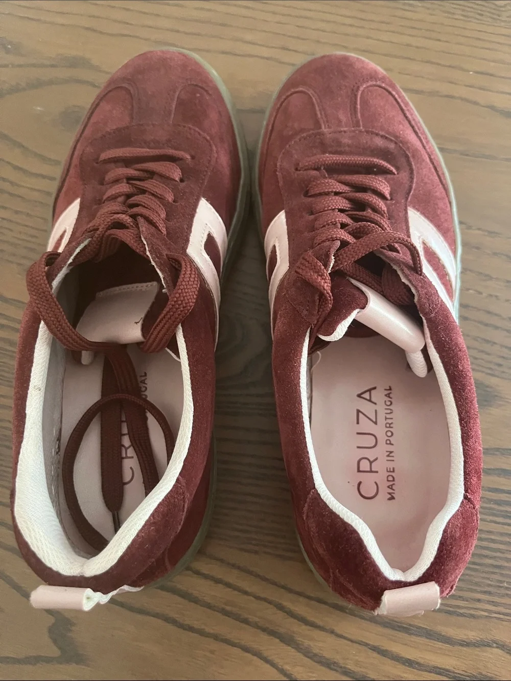 Cruza Burgundy Suede Sneakers Pink Trim Lace Up Retro Vibe Size 39 US 8.5